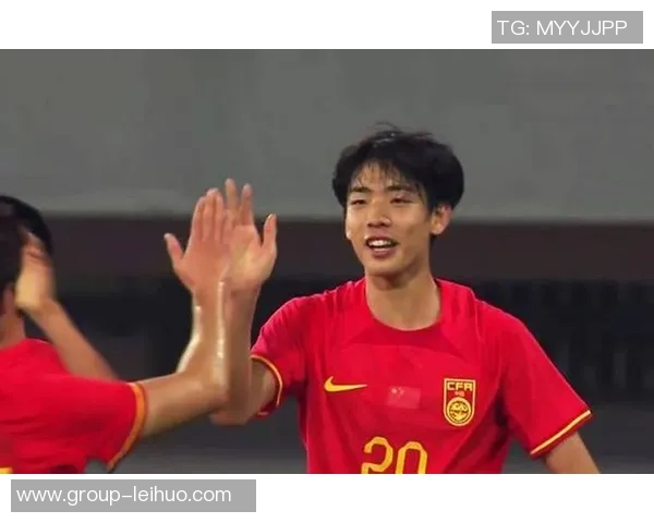 青岛西海岸球员杨希即将加盟上海海港引发关注与期待