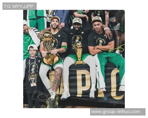 杰伦格林赛前积极热身投篮训练中展现笑容复出在望 杰伦格林赛前积极热身投篮训练中展现笑容复出在望